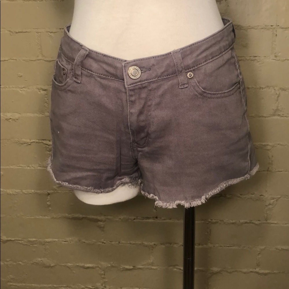 Rue21 Mid Rise Grey Shorts: 7/8